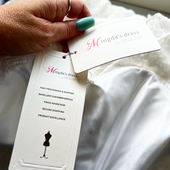 NWT Mingdas Wedding dress White flowers size 4-6 NEW! GORGEOUS!! - Picture 9 of 12